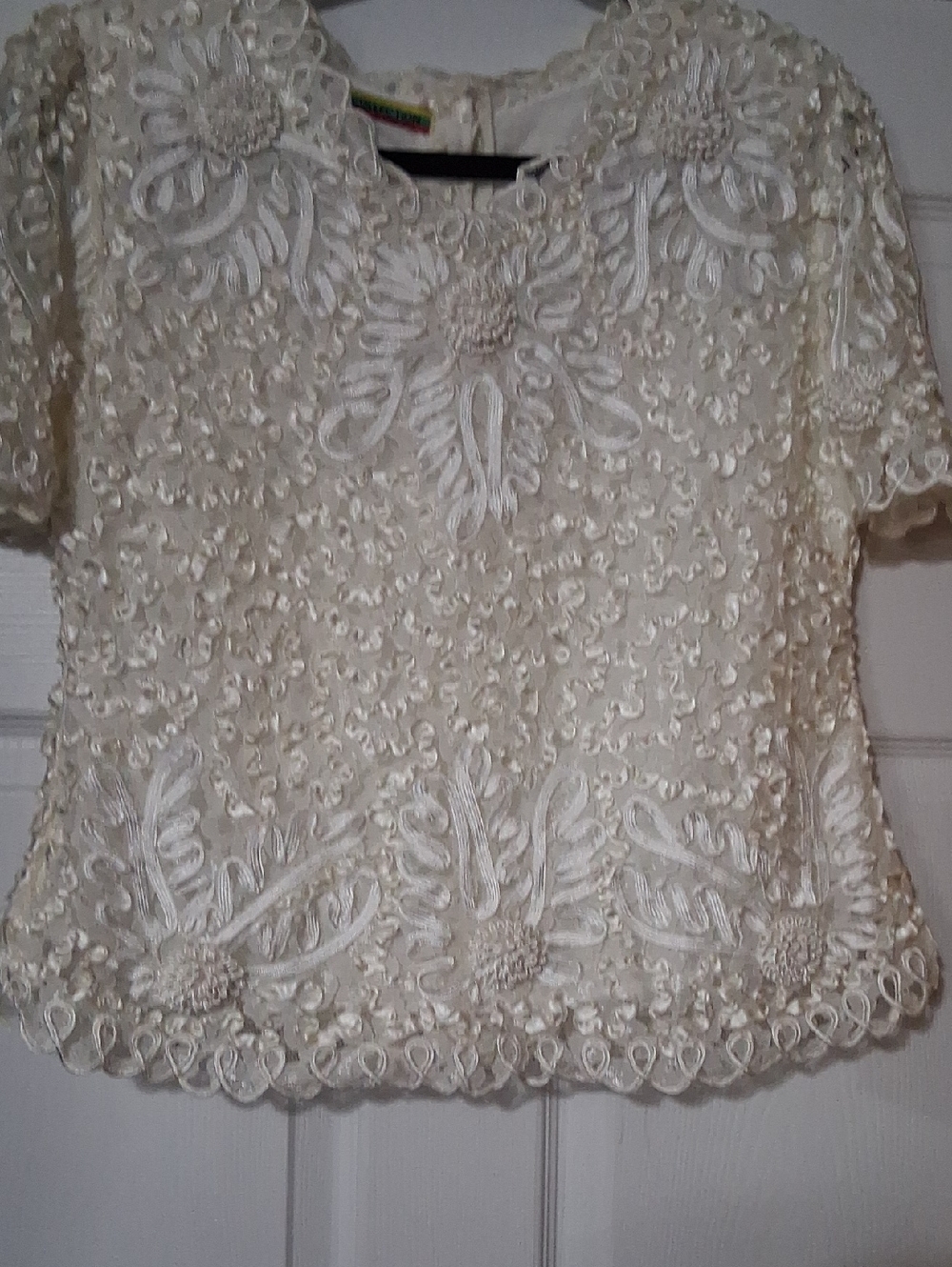 Collection B Ivory Floral Embroidered Short Sleeve Blouse. Sz L $28